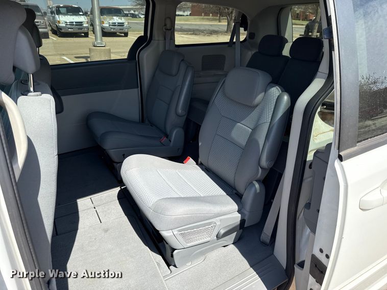 image for item DR1072 2010 Dodge Grand Caravan van