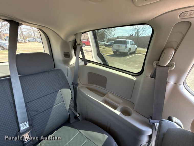 image for item DR1072 2010 Dodge Grand Caravan van