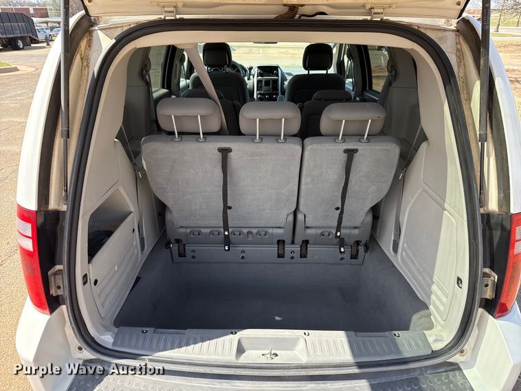 image for item DR1072 2010 Dodge Grand Caravan van