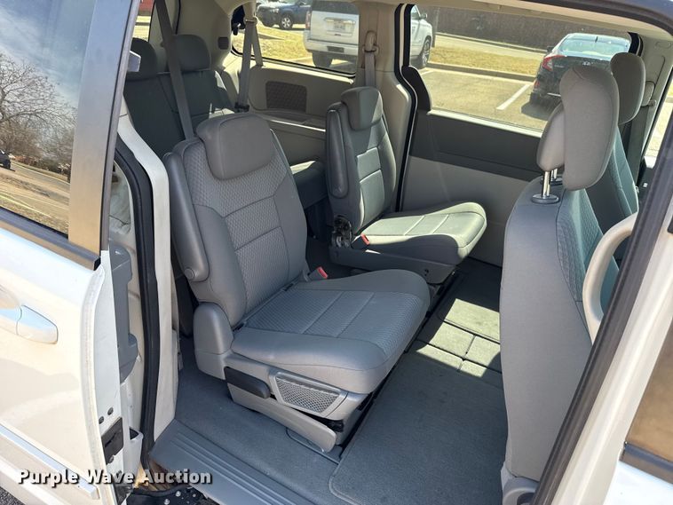 image for item DR1072 2010 Dodge Grand Caravan van