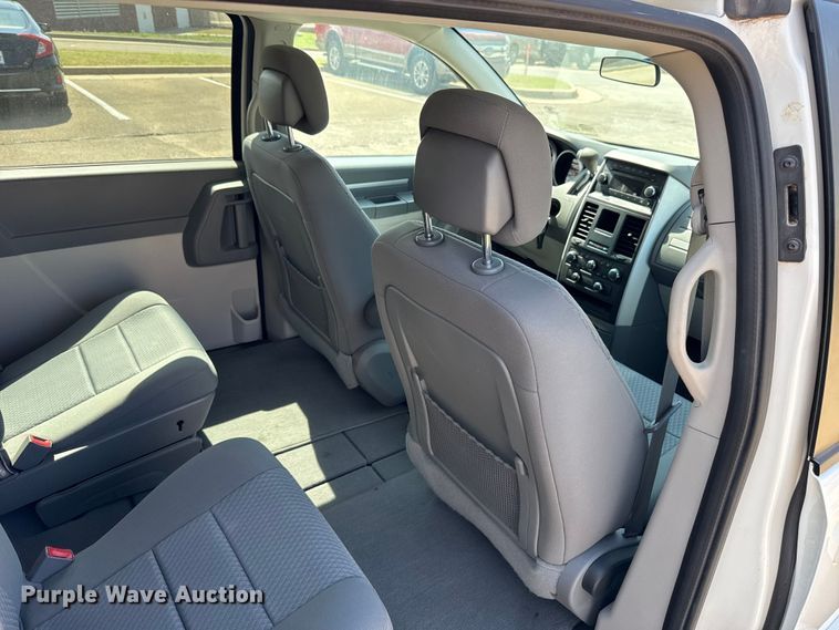 image for item DR1072 2010 Dodge Grand Caravan van