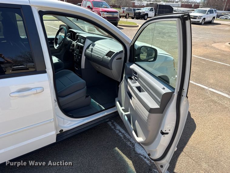 image for item DR1072 2010 Dodge Grand Caravan van