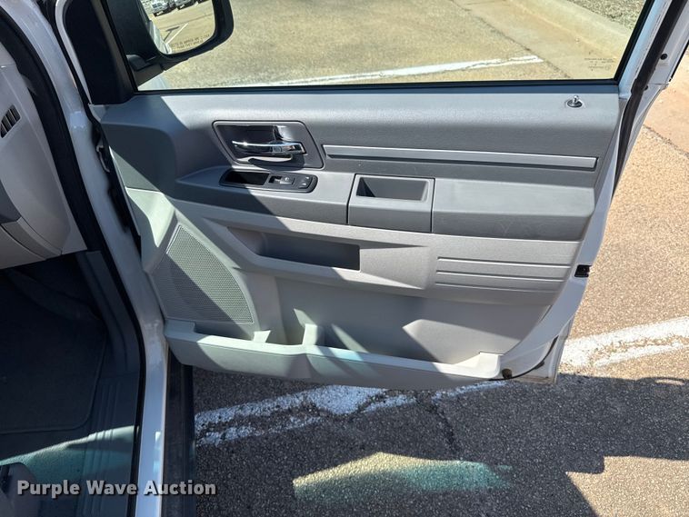 image for item DR1072 2010 Dodge Grand Caravan van