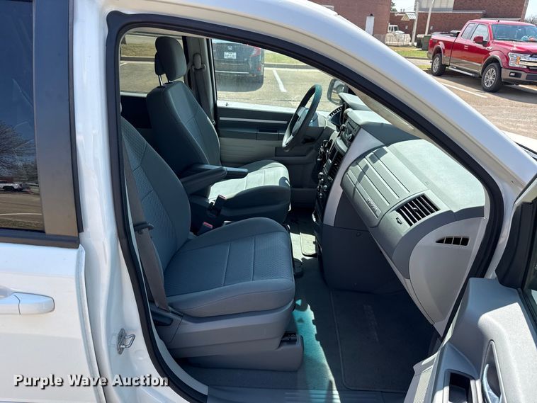 image for item DR1072 2010 Dodge Grand Caravan van