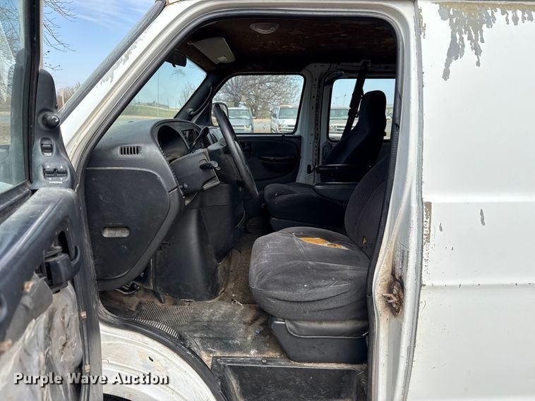 image for item DR1073 2002 Dodge Ram 2500 van