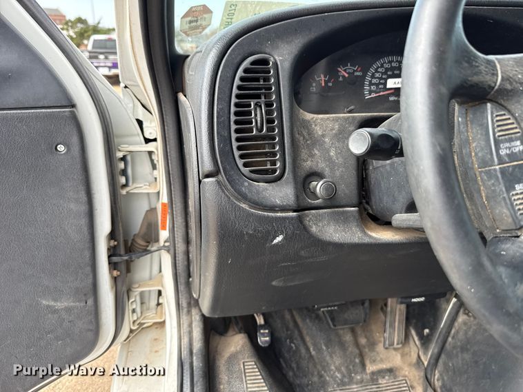 image for item DR1073 2002 Dodge Ram 2500 van