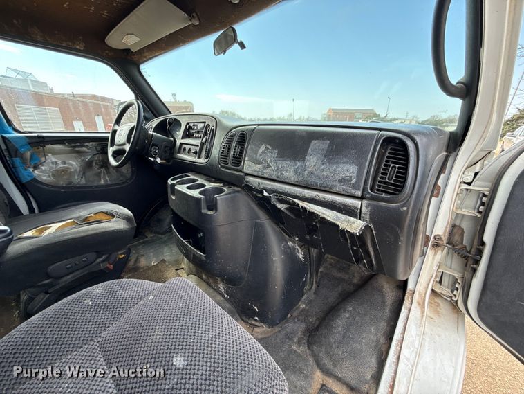 image for item DR1073 2002 Dodge Ram 2500 van