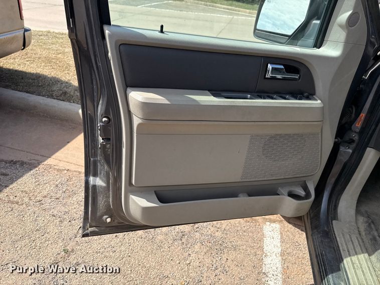 image for item DR1074 2011 Ford Expedition SUV