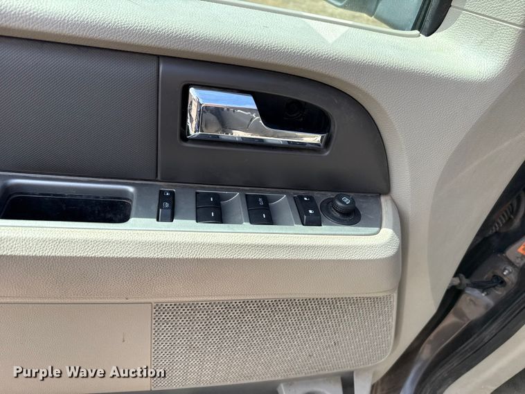 image for item DR1074 2011 Ford Expedition SUV
