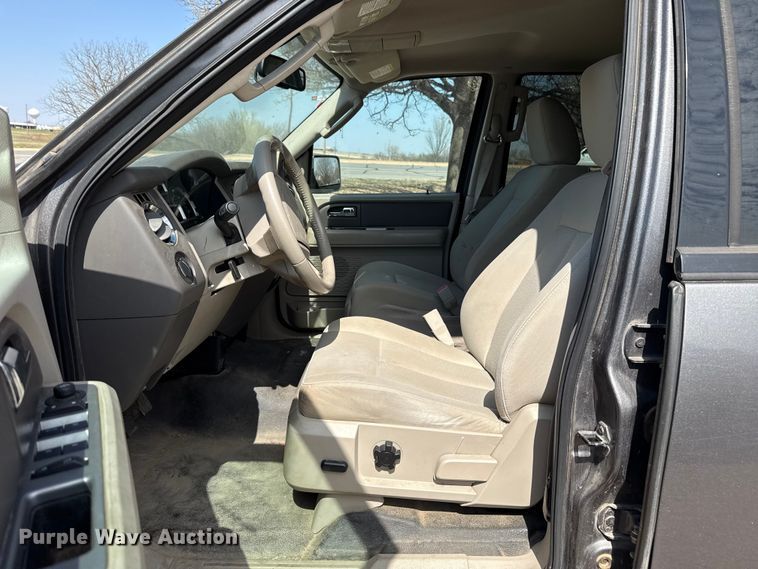 image for item DR1074 2011 Ford Expedition SUV