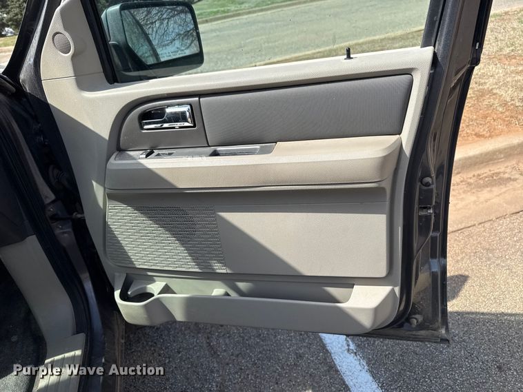 image for item DR1074 2011 Ford Expedition SUV
