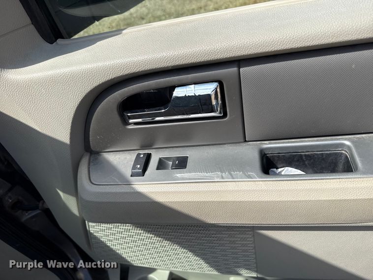 image for item DR1074 2011 Ford Expedition SUV