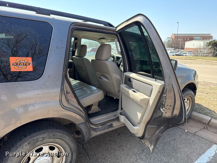 image for item DR1074 2011 Ford Expedition SUV