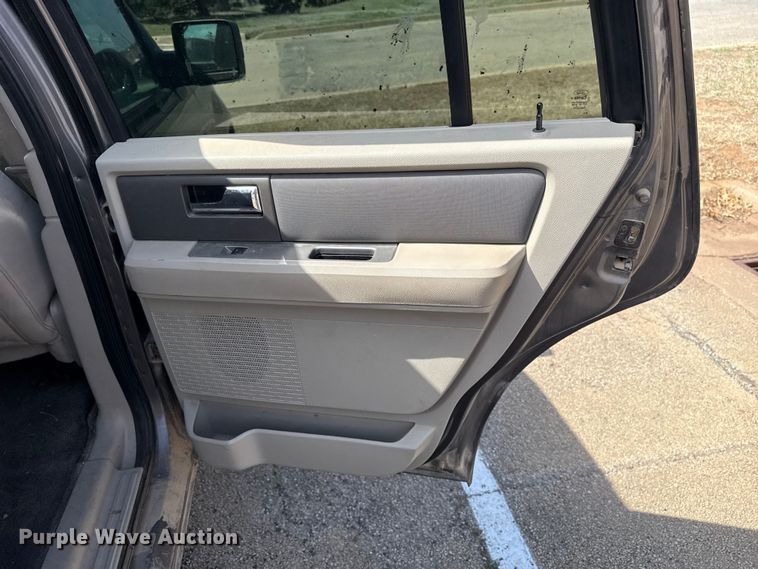 image for item DR1074 2011 Ford Expedition SUV