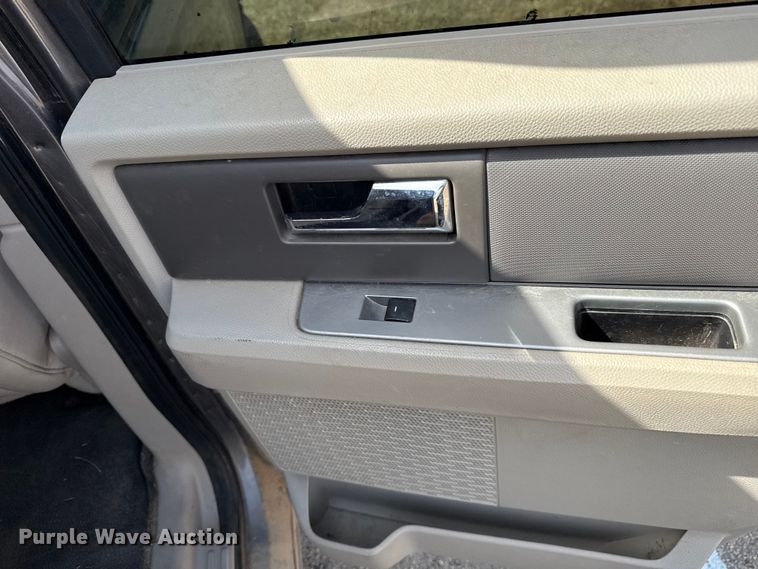 image for item DR1074 2011 Ford Expedition SUV