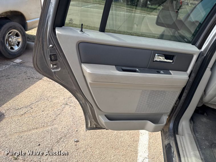 image for item DR1074 2011 Ford Expedition SUV