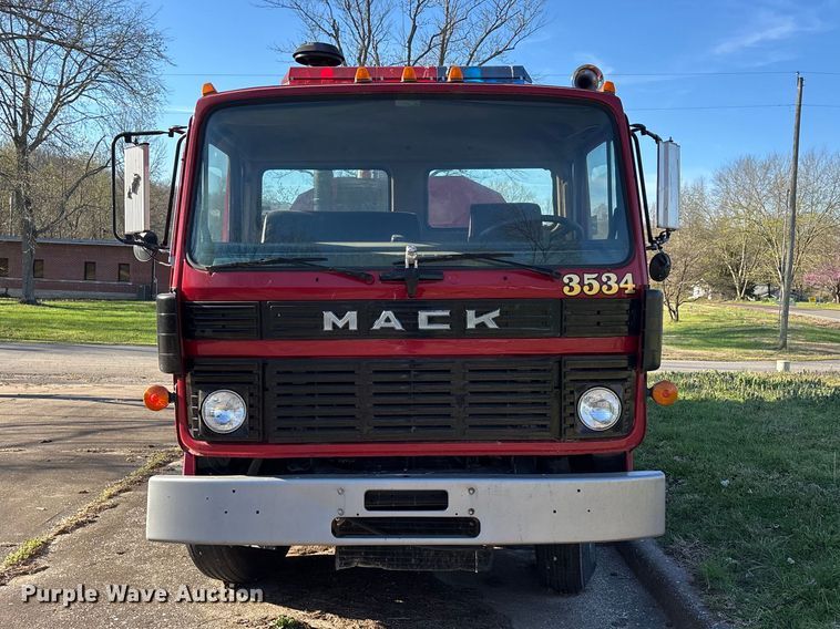 image for item DT0107 1986 Mack MS pumper fire truck