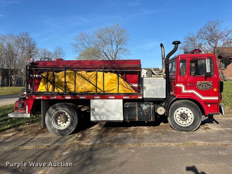 image for item DT0107 1986 Mack MS pumper fire truck