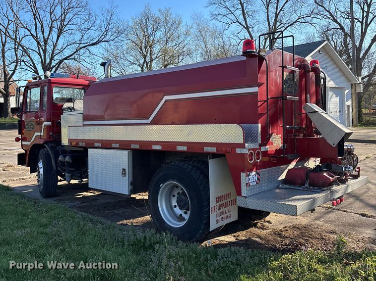 image for item DT0107 1986 Mack MS pumper fire truck