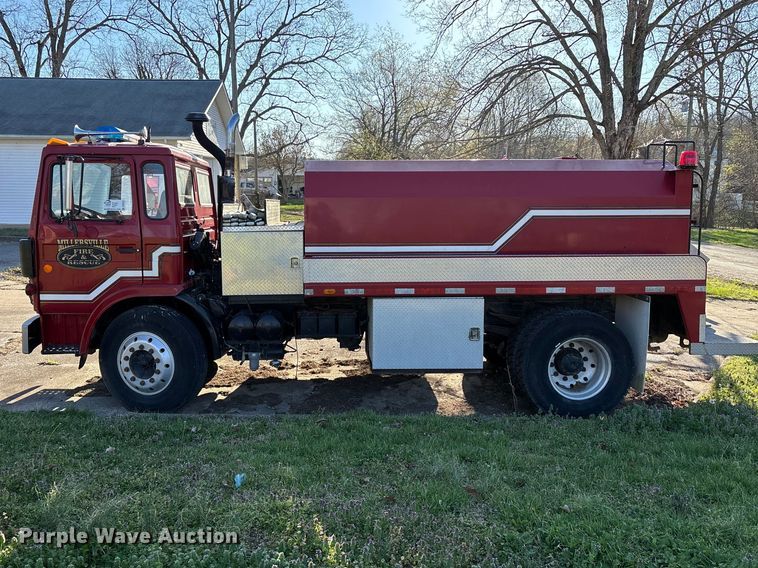 image for item DT0107 1986 Mack MS pumper fire truck