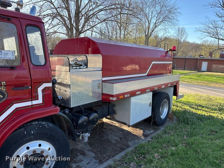 image for item DT0107 1986 Mack MS pumper fire truck