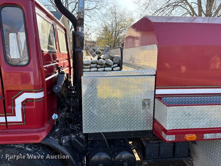 image for item DT0107 1986 Mack MS pumper fire truck