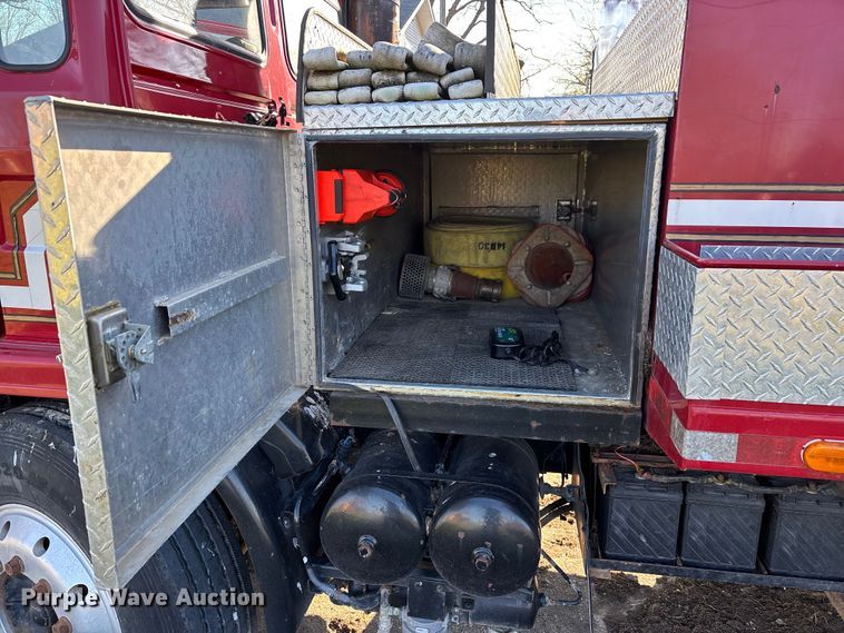 image for item DT0107 1986 Mack MS pumper fire truck