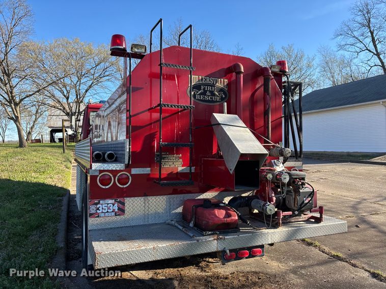 image for item DT0107 1986 Mack MS pumper fire truck