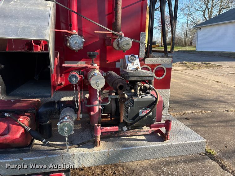 image for item DT0107 1986 Mack MS pumper fire truck