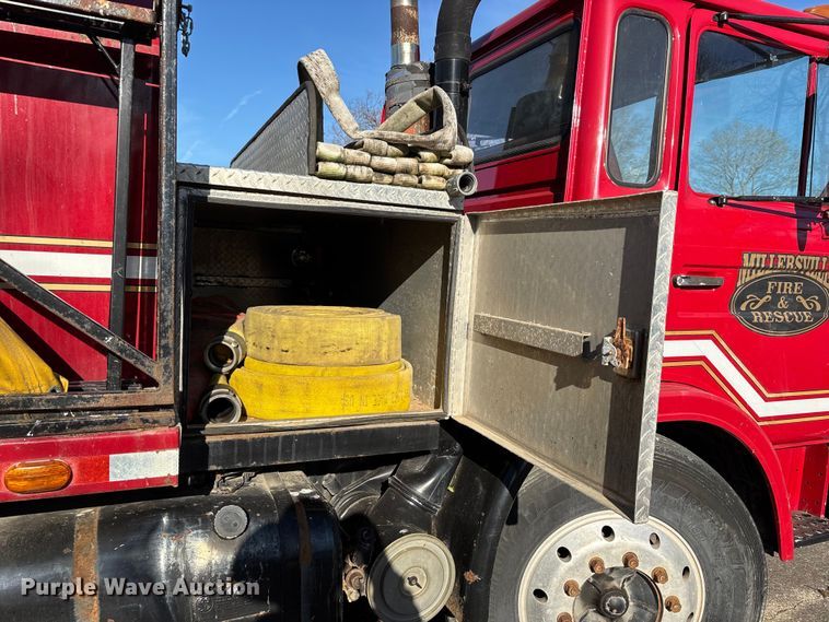 image for item DT0107 1986 Mack MS pumper fire truck