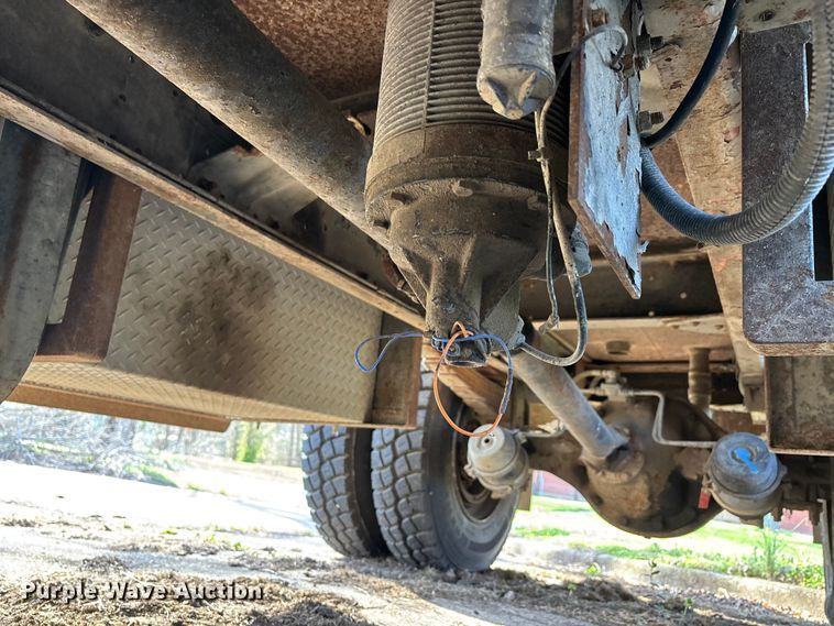 image for item DT0107 1986 Mack MS pumper fire truck