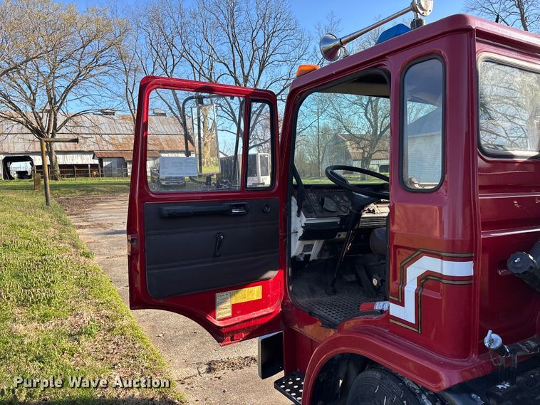 image for item DT0107 1986 Mack MS pumper fire truck