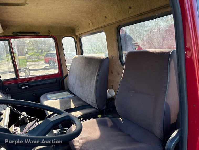 image for item DT0107 1986 Mack MS pumper fire truck