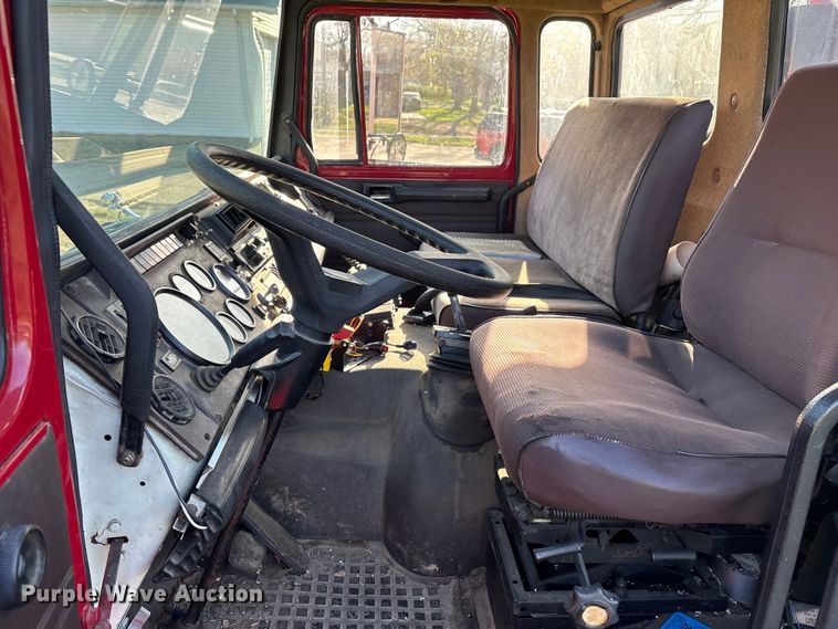 image for item DT0107 1986 Mack MS pumper fire truck