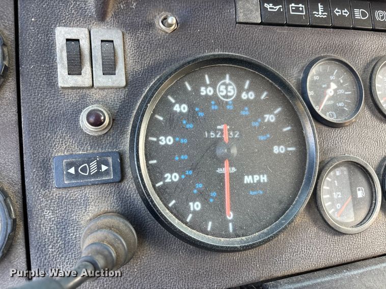 image for item DT0107 1986 Mack MS pumper fire truck