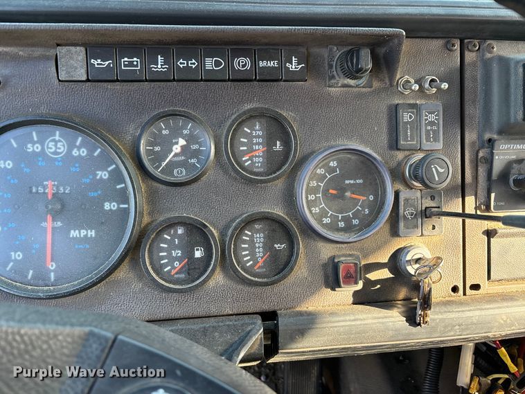 image for item DT0107 1986 Mack MS pumper fire truck