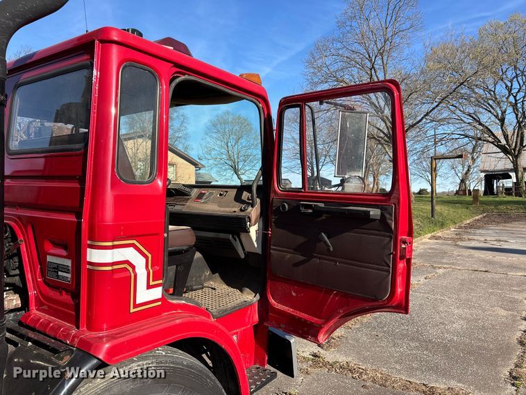 image for item DT0107 1986 Mack MS pumper fire truck