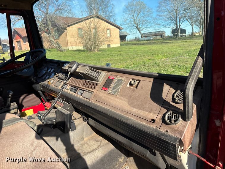 image for item DT0107 1986 Mack MS pumper fire truck