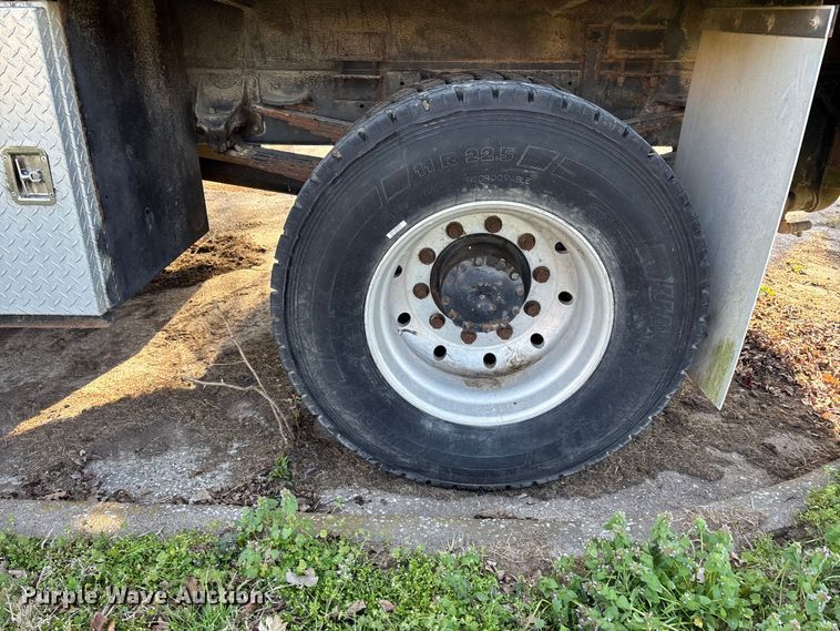 image for item DT0107 1986 Mack MS pumper fire truck