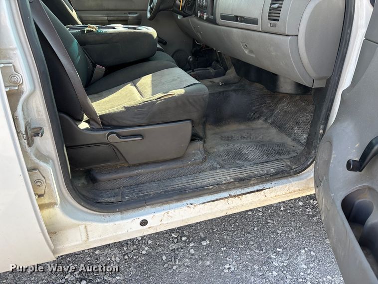image for item DT0116 2008 Chevrolet Silverado 2500HD Crew Cab pickup truck