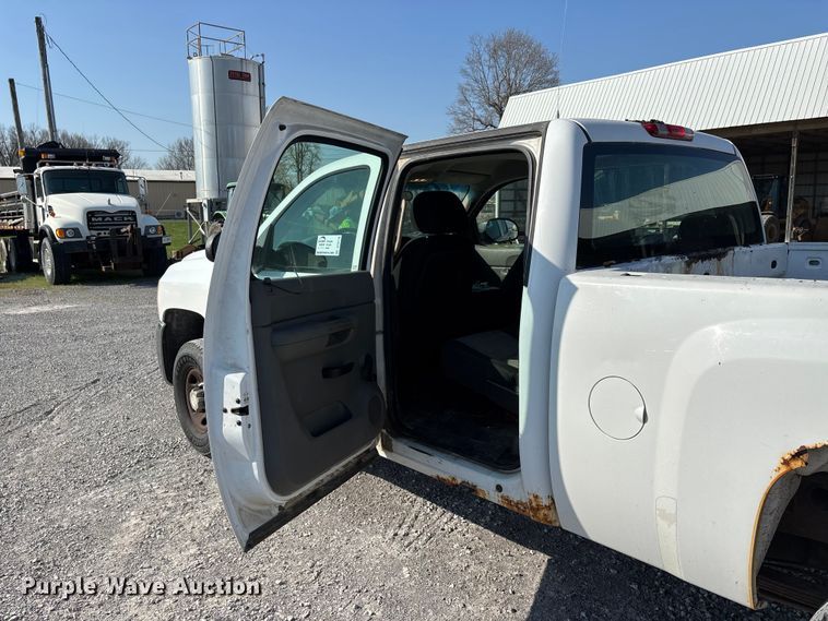 image for item DT0116 2008 Chevrolet Silverado 2500HD Crew Cab pickup truck