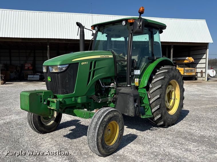 2014 John Deere 6105E