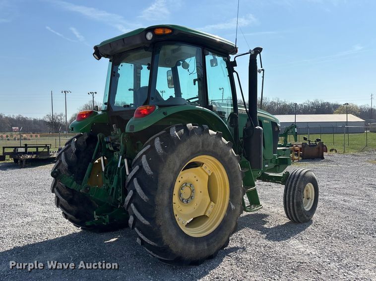 image for item DT0117 2014 John Deere 6105E tractor