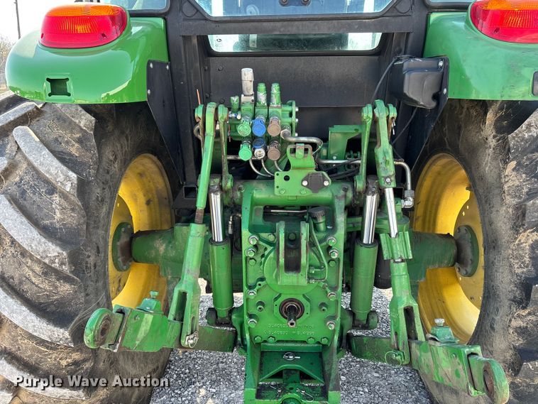 image for item DT0117 2014 John Deere 6105E tractor