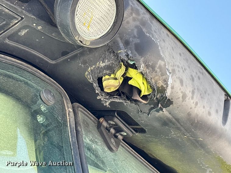 image for item DT0117 2014 John Deere 6105E tractor