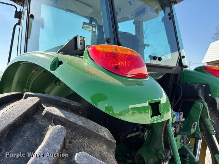 image for item DT0117 2014 John Deere 6105E tractor