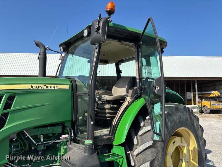 image for item DT0117 2014 John Deere 6105E tractor