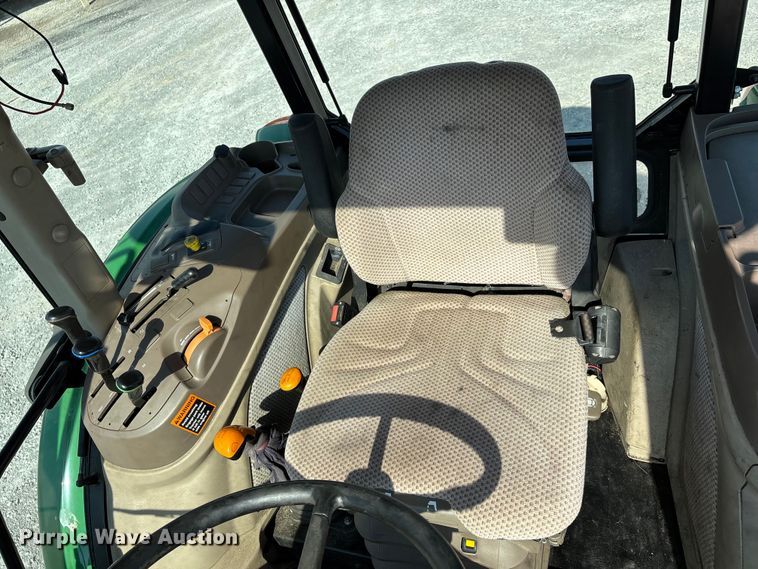 image for item DT0117 2014 John Deere 6105E tractor