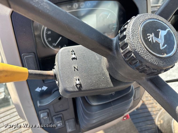 image for item DT0117 2014 John Deere 6105E tractor