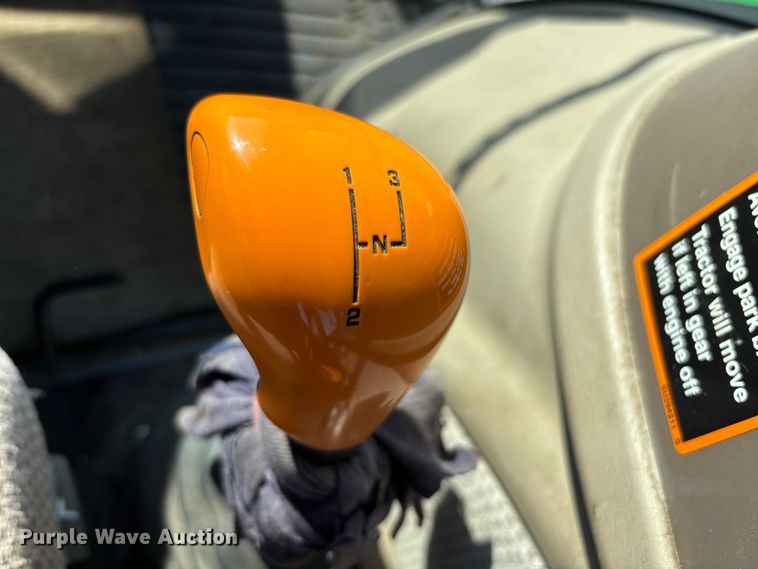 image for item DT0117 2014 John Deere 6105E tractor